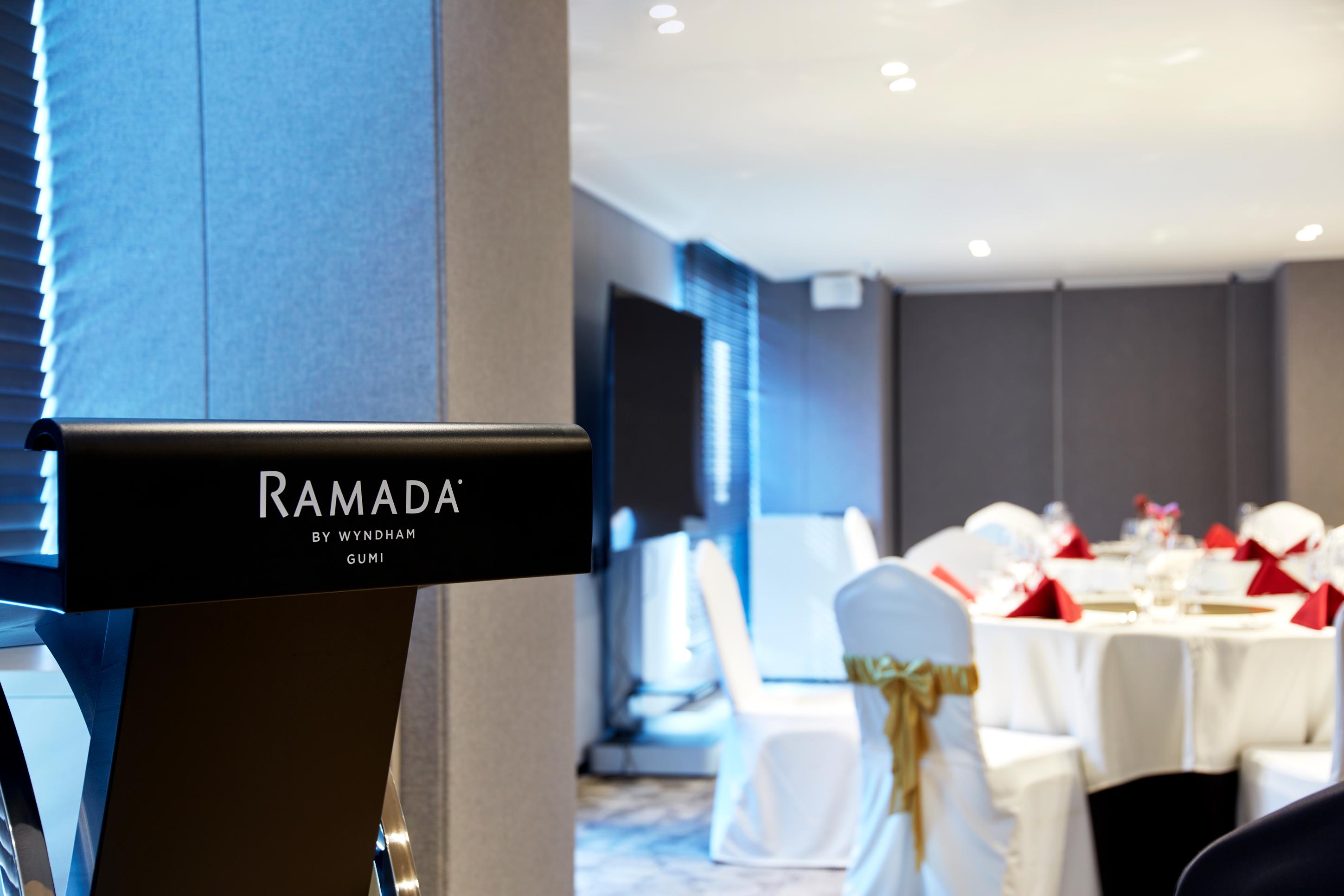 Hotel Ramada By Wyndham Gumi Exteriér fotografie